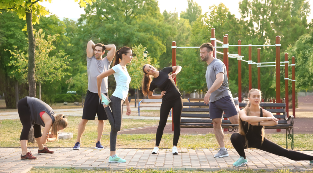 静岡県の企業で屋外研修を行っている風景